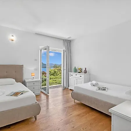 Villa Alessia - 4 Bed Villa With Lake Maggiore View Stresa